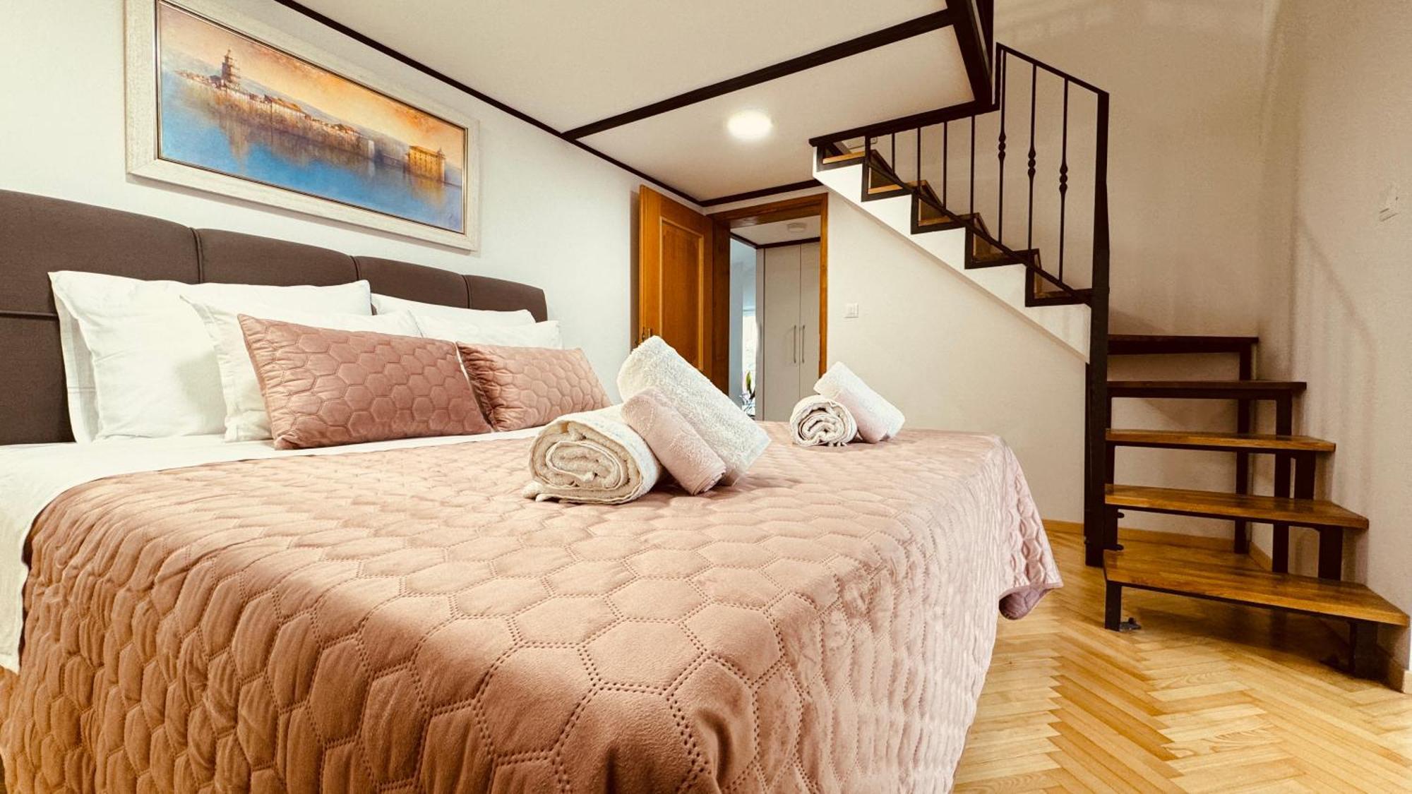 Penthouse Lapis Apartment สปลิท ภายนอก รูปภาพ